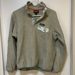 Patagonia Synchilla Gray Fleece Pullover with Floral Accents
